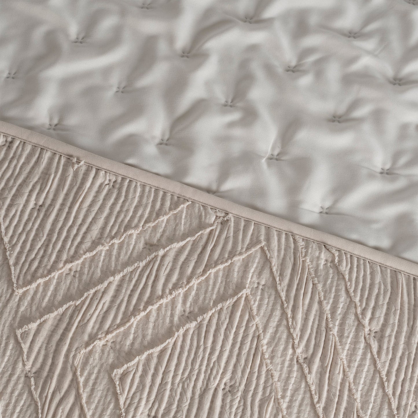 Chautla Reversible Comforter Set | Jacquard Quilted | Queen King