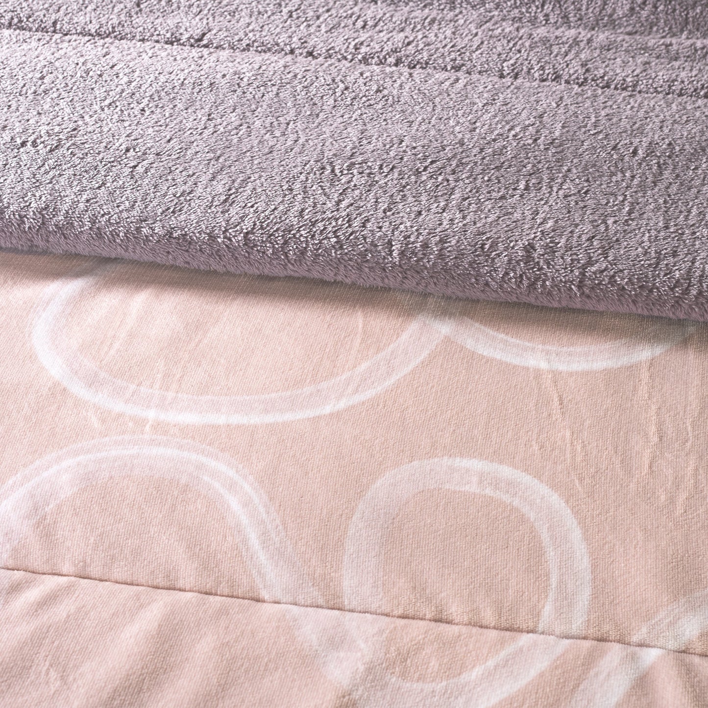 Vianney Bliss Beauty Soft Sherpa Blanket – Soft Feminine Winter Throw